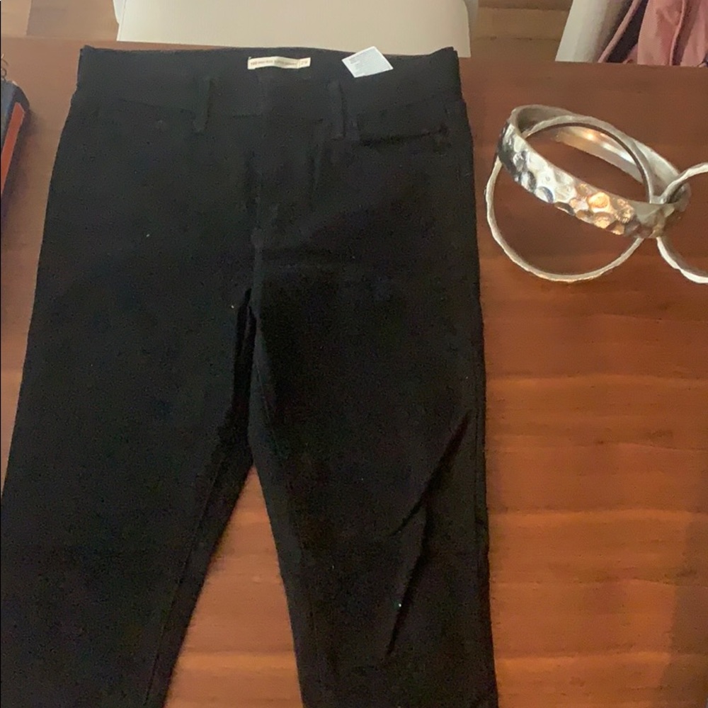 Levi’s black jeans